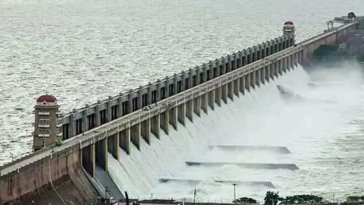 Cauvery River has more than 2 lakh cubic feet of Water is flowing